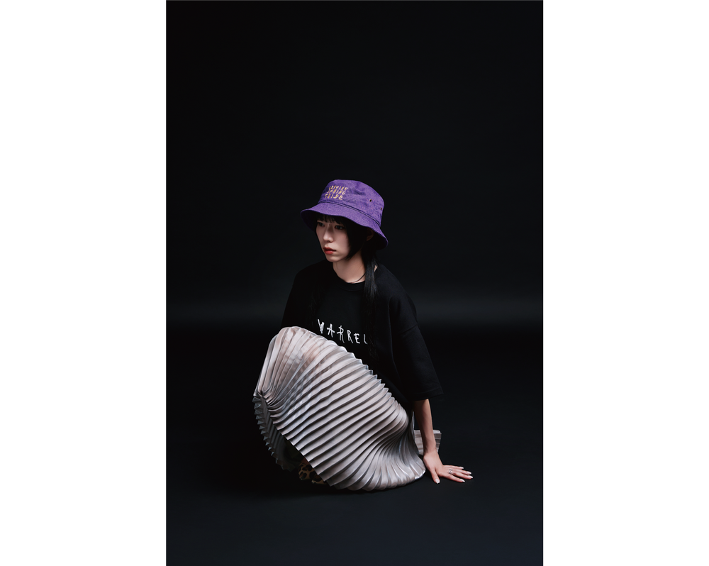 VARREL ROOTS LOGO CROPPED TEE / BLACK